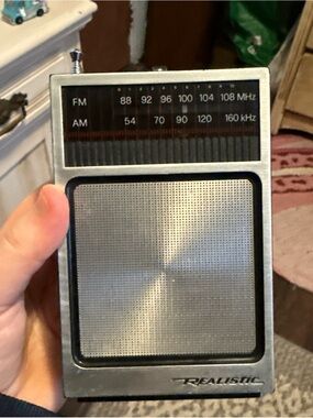 Radioshack Realistic AM/FM Handheld Transistor Vintage 12-714A tested